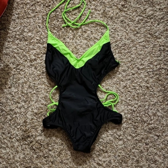 VENUS Other - VENUS monokini swimsuit